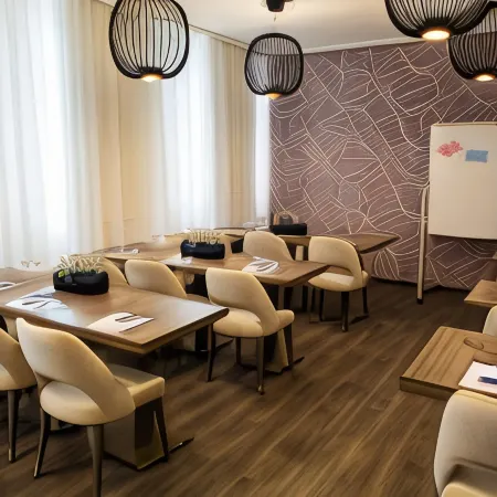 Hotel Atlas Leipzig Отели рядом с достопримечательностью «Торговый центр Paunsdorf Center»