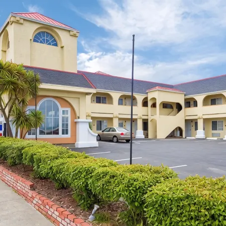 Clarion Hotel by Humboldt Bay