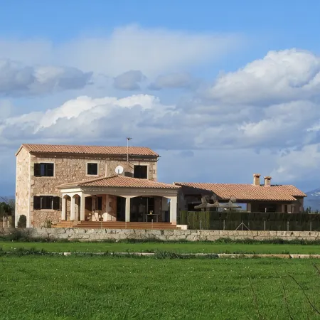 Wonderful finca with a large pool and barbecue kitchen near Es Trenc!