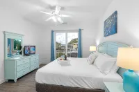 Sombrero Siesta: Heated Pool & Stunning Canal Views