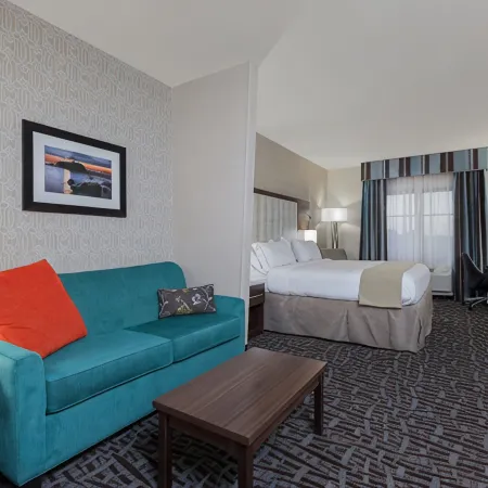 Holiday Inn Express & Suites EUREKA by IHG