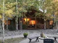 Peaceful & Beautiful Idaho Log Lodge w/ Activities - Wi-Fi