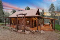 Circle J Lodge, Relaxing pet friendly cabin at Terry Peak with new hot tub!