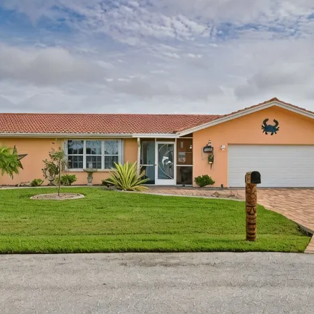 Punta Gorda Isles Updated 2b2b Canal Pool Home - Jan-March Weeks Available!