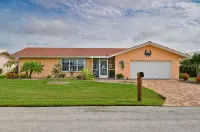 Punta Gorda Isles Updated 2b2b Canal Pool Home - Jan-March Weeks Available!