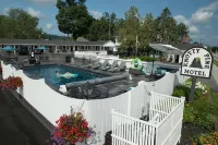 Knotty Pine Motel - Uima-altaat