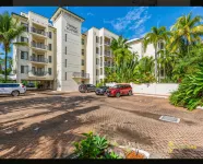 Tropic Towers Apartments - parking