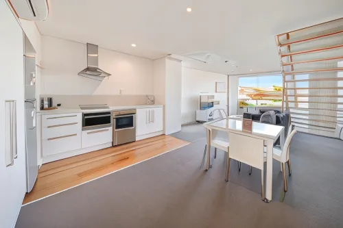 Oaks Nelson Bay Lure Suites - parking