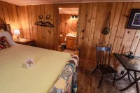 Hemingways cozy rustic cabin 5 min. from Cody