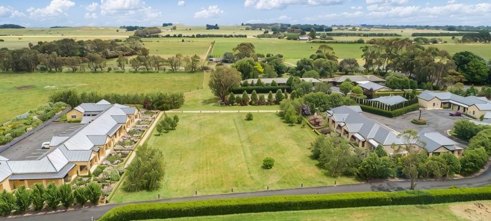 The Barn Accommodation Hotels in Mount Gambier