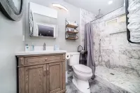 Melrose Exec Studio Queen + Bunk - Pet-Friendly