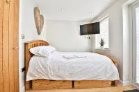 Cosy Central Cardiff Bungalow - Kitchenette
