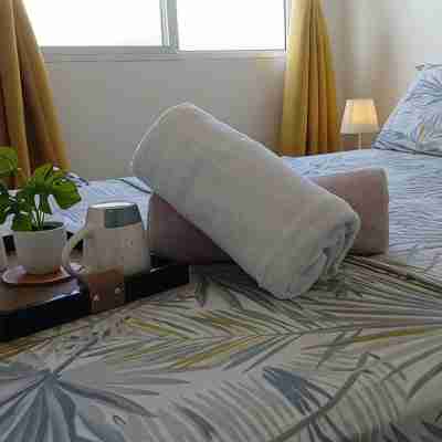 Spacious 1BR at Marina Spatial w/Pool - Dumaguete City Rooms