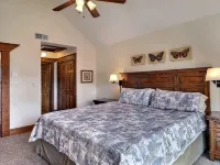 Mountain Escape Next to Camelback Resort! Ideal for Families and Big Groups Hotels in Pocono