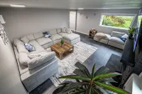 Stylish Remodeled 2BR Retreat - Near Seattle - Peaceful, Clean, & Modern - Wifi