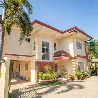 Spacious 5-bedroom Panglao Home with FREE transfers, Infinity Pool, WiFi, & A/C Hotel Exterior