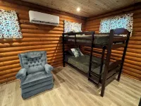 Adorable Log Cabin on Back Country Road with Peace, Quiet, All Amenities of Home - Hytter