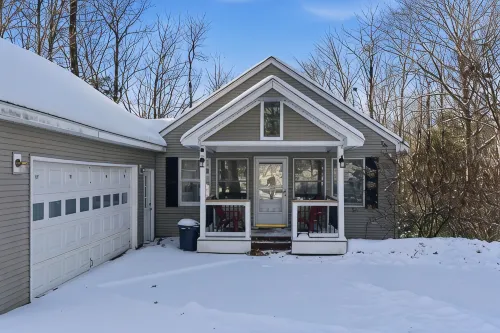 Peaceful Getaway Close to Lake Boating, Hiking, Skiing