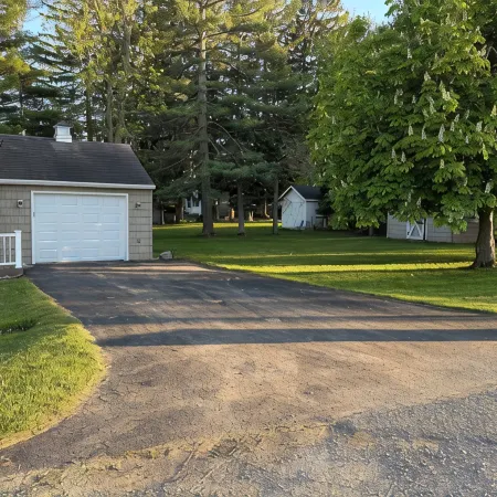 Charming 3-bedroom riverside cottage in brilliant Tawas City