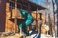 Large cabin-Game Room,Hot tub,Kid Friendly - Chalets