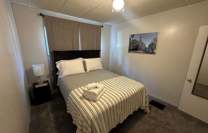 Super Clean, Snug 2Br: by Geneva College, Fire Pit, Big TV & Nfl Ticket!