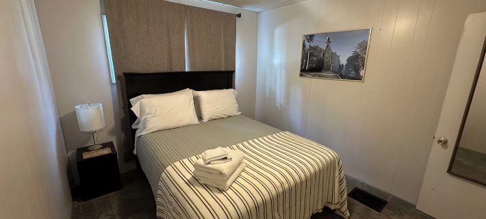 Super Clean, Snug 2Br: Convenient to Geneva College, Fire Pit & Big TV Hotels in Beaver County