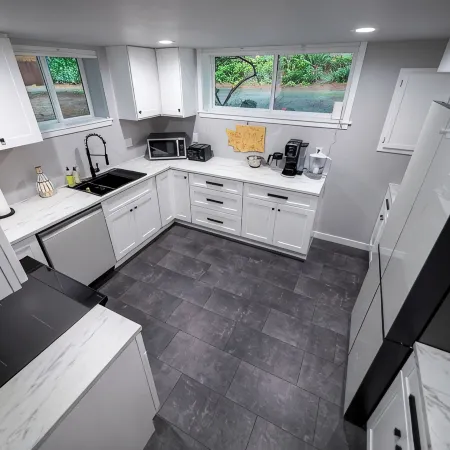 Stylish Remodeled 2BR Retreat - Near Seattle - Peaceful, Clean, & Modern