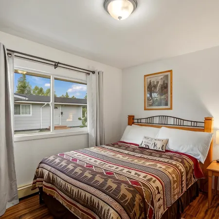 Home Away from home, fully/equipped, nearJBER, private parking <4 miles Downtown