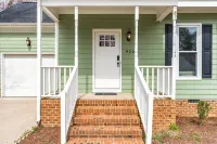 Spacious 3BR with King Beds & Personal TVs in Raleigh! - บังกะโล