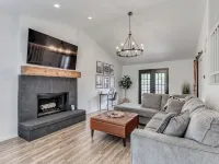 Edmond Bungalow: Cute 2 BR + Bonus Game Room with Futon