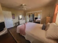 Best Views! Sleeps 8 Large Balcony, Firepit, Lawn, Patio, Wildlife - Balcony