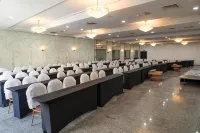 ريتز بلازا هوتل - موقف سيارات