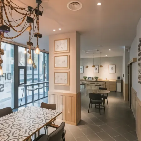 Gold3 Boutique Hotel Отели рядом с достопримечательностью «Торговый центр Fahrenheit 88»
