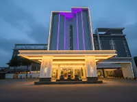Sapphire Sky Hotel Karawaci Tangerang (Formerly Yasmin hotel Karawaci) Hotels near Benton Junction