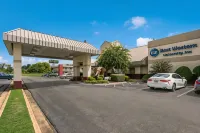Best Western University Inn - parking