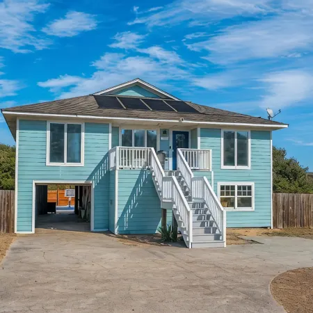 Central Obx Home with Pool, Mini Golf, 2 Suites, EV, Screened Patio, Outer Banks