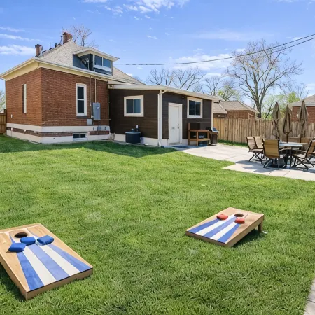 LoHi Retreat, Walk to Downtown, Game Room, Huge Backyard, Sleeps 12, Garage
