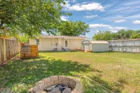 Near Hsu, Acu & Hendrick ~ Clean ~ Charming Cottage  ~ New Discounts ~ Pets - บังกะโล