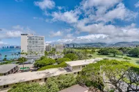 A Family Favorite on Hawaii's Gold Coast 11th Floor Oceanfront Condo - บังกะโล