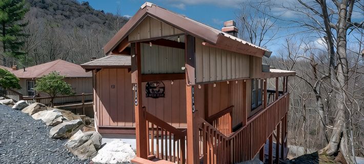 Cozy Treehouse steps from Beech Mtn ski resort, Restaurants, Trails and Fishing! Hoteles en Beech Mountain
