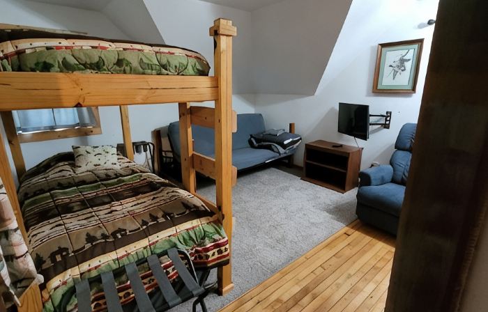 Main Street Home-Locally Owned-No Cleaning Fees-Pets Allowed