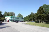 Hyland Motor Inn - parking