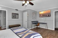 Modern Farmhouse 4 Bedroom Home Away From Home - บังกะโล