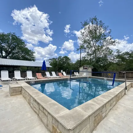 Frio Riverfront House+Bunkhouse, Volleyball Pool, Pavillion!
