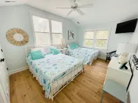 NEW lithium GOLF CARTS, Renovated and newly Furnished Welcome to Palm Paradise - Wi-Fi