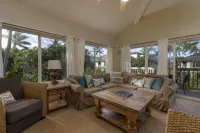 5 STAR!! Sleeps 8-10,3bd + loft, 3ba, A/C..5 minutes to beach,Spacious Condo. - Jacuzzi