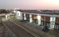 Voxstay Karawang - ที่มีที่จอดรถ