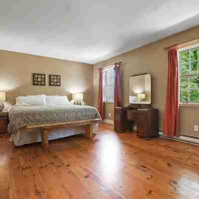 Charming Colonial w/Stream Access Pet Friendly Rooms