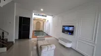 Villa Nora 2 With Private Pool at Batu Malang - 3-Star