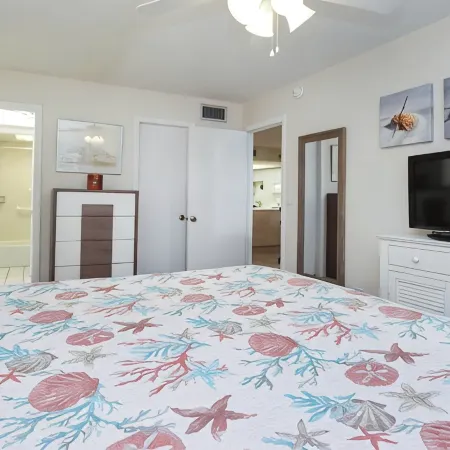 Tropical Garden Condo Just Steps to Sanibel Beach
